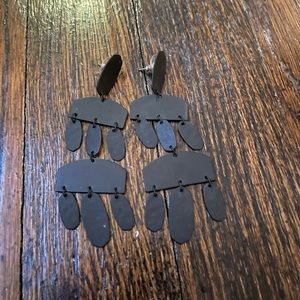 Like new Kendra Scott limited edition gunmetal earrings